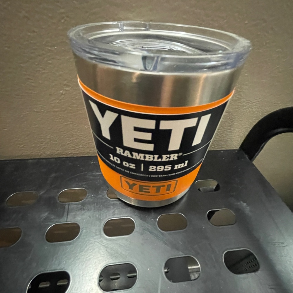 NWT YETI Rambler 10 oz Tumbler in King Crab Orange
